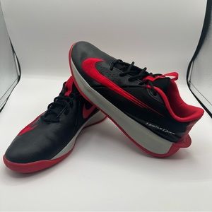 Nike Team Hustle Quick 3 Basketball Shoes Size 6Y Black Red DA2781-003